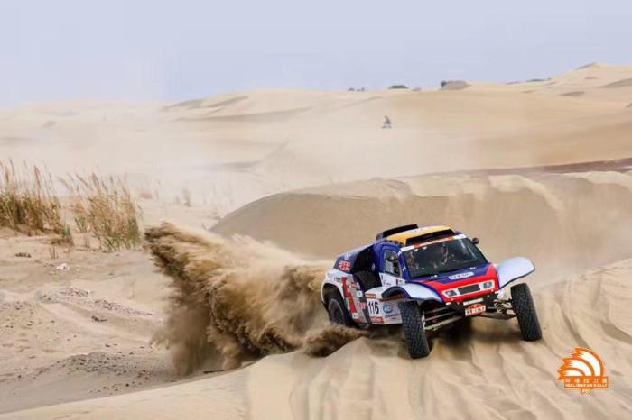 SS4沙漠高难段沙尘暴笼罩中，104号组张国宇／