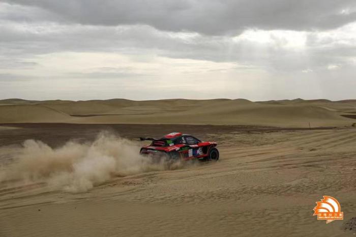 SS4沙漠高难段沙尘暴笼罩中，104号组张国宇／