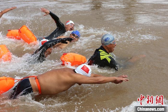 循化黄河极限泳赛再度吸引中外选手报名，259名