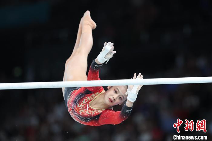 周雅琴力压拜尔斯夺平衡木资格赛首名 中国体操