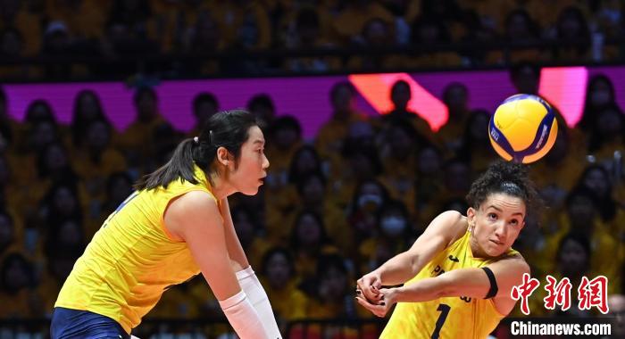 意大利科内利亚诺女排三连胜问鼎世俱杯 天津队