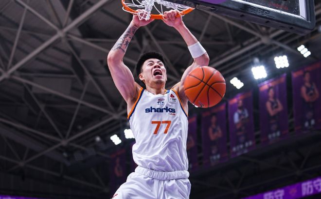 上海双杀山西豪取11连胜重返榜首