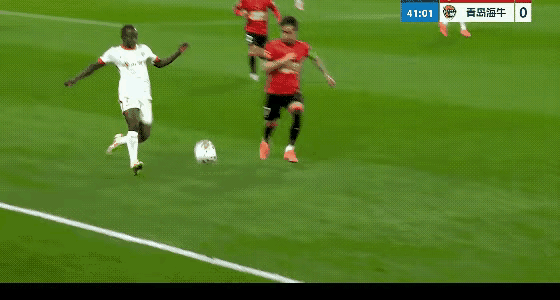 韦世豪暴力犯规引争议 裁判判罚尺度引质疑