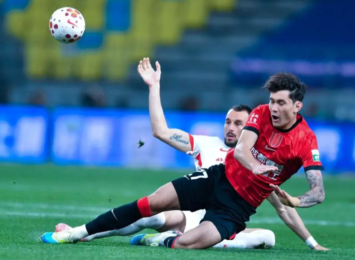 韦世豪暴力犯规引争议 裁判判罚尺度引质疑